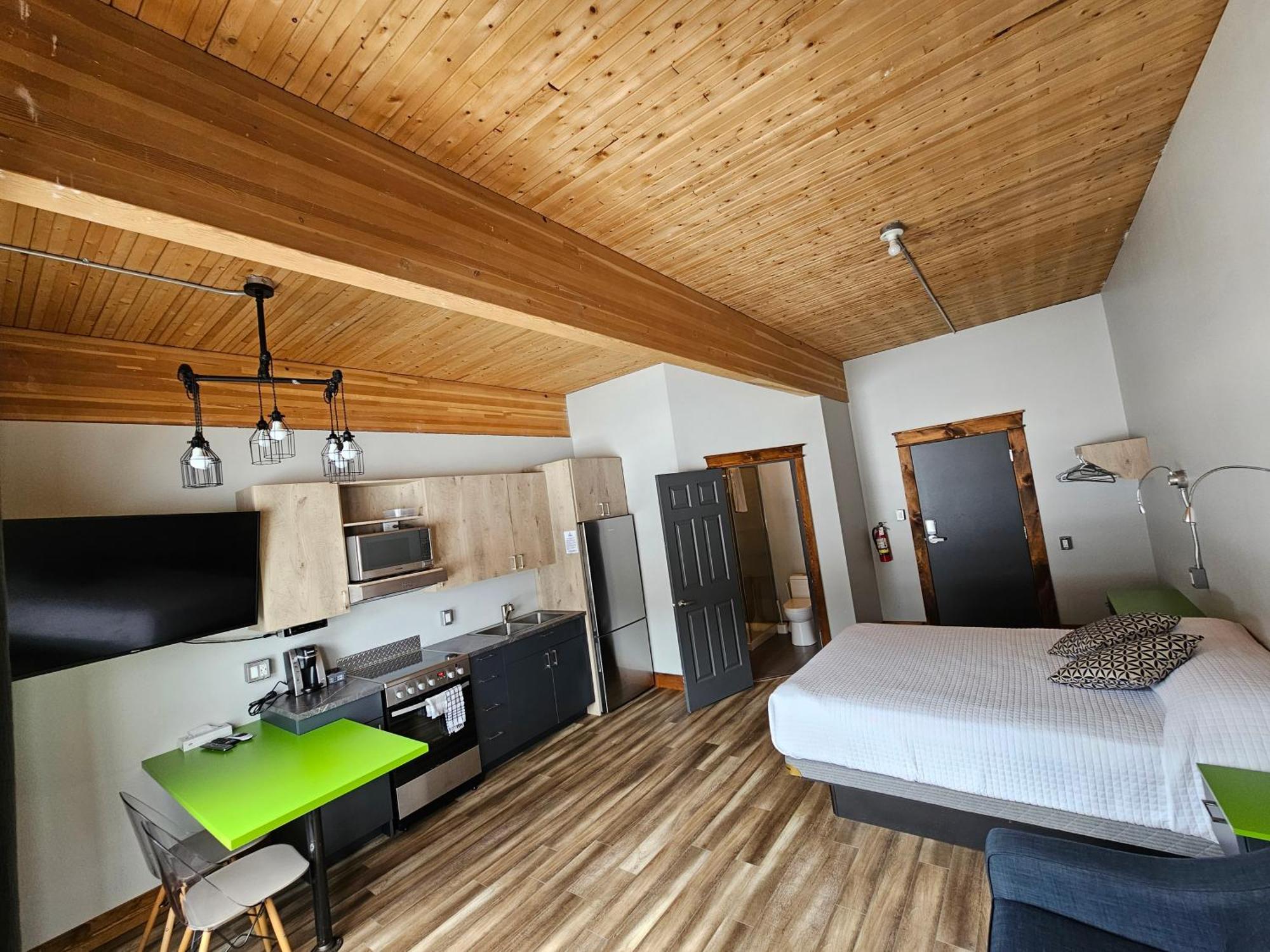 Lofts Hotel Gaspesie Sainte Anne des Monts Экстерьер фото