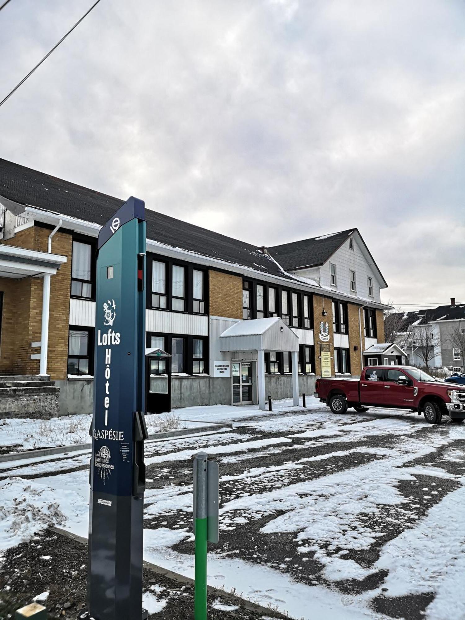 Lofts Hotel Gaspesie Sainte Anne des Monts Экстерьер фото