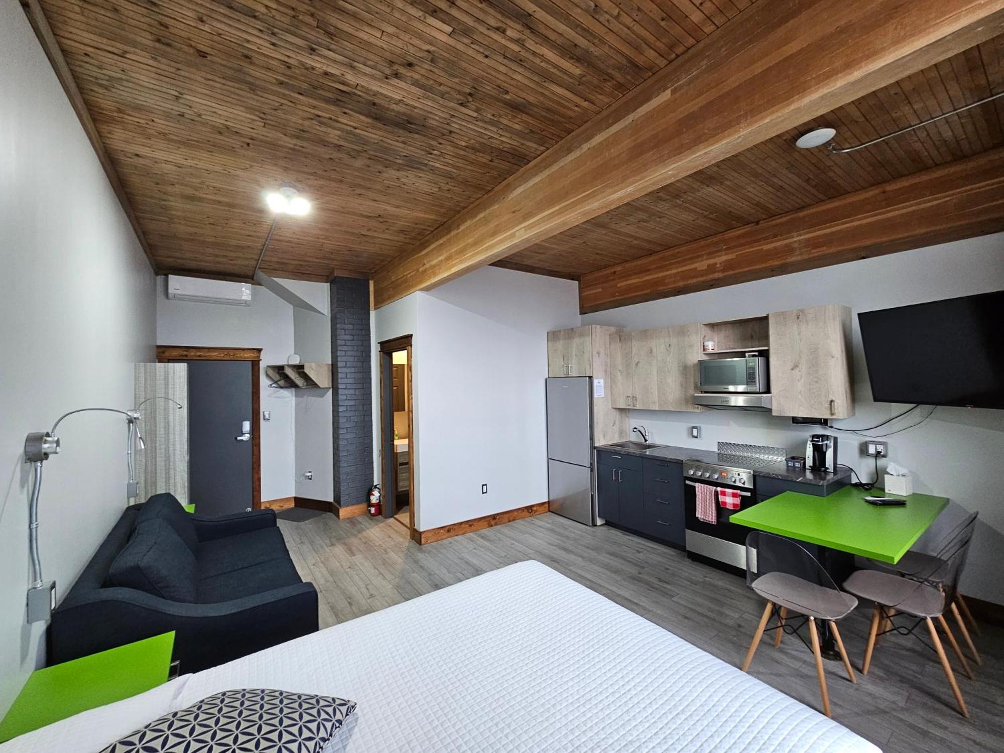 Lofts Hotel Gaspesie Sainte Anne des Monts Экстерьер фото